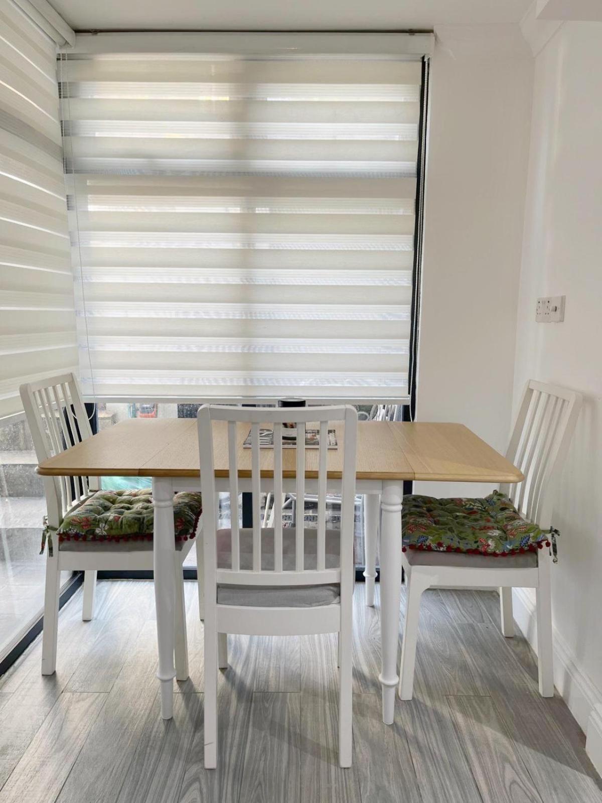 En Double Gazde/Camere de închiriat